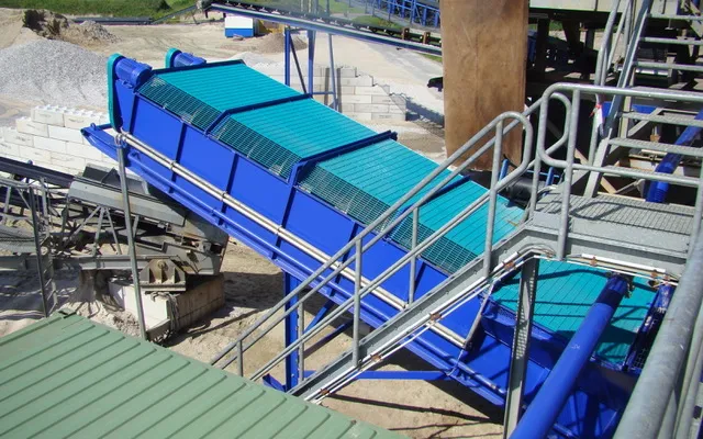 Wasinstallatie op een zand- en grindlocatie