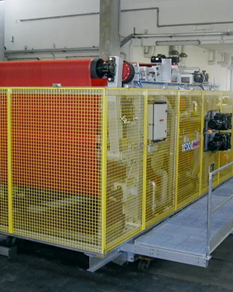 Ontwateringsmachine in een gele behuizing